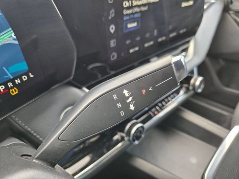 Used 2025 Chevrolet Equinox LT AWD/4WD image 19