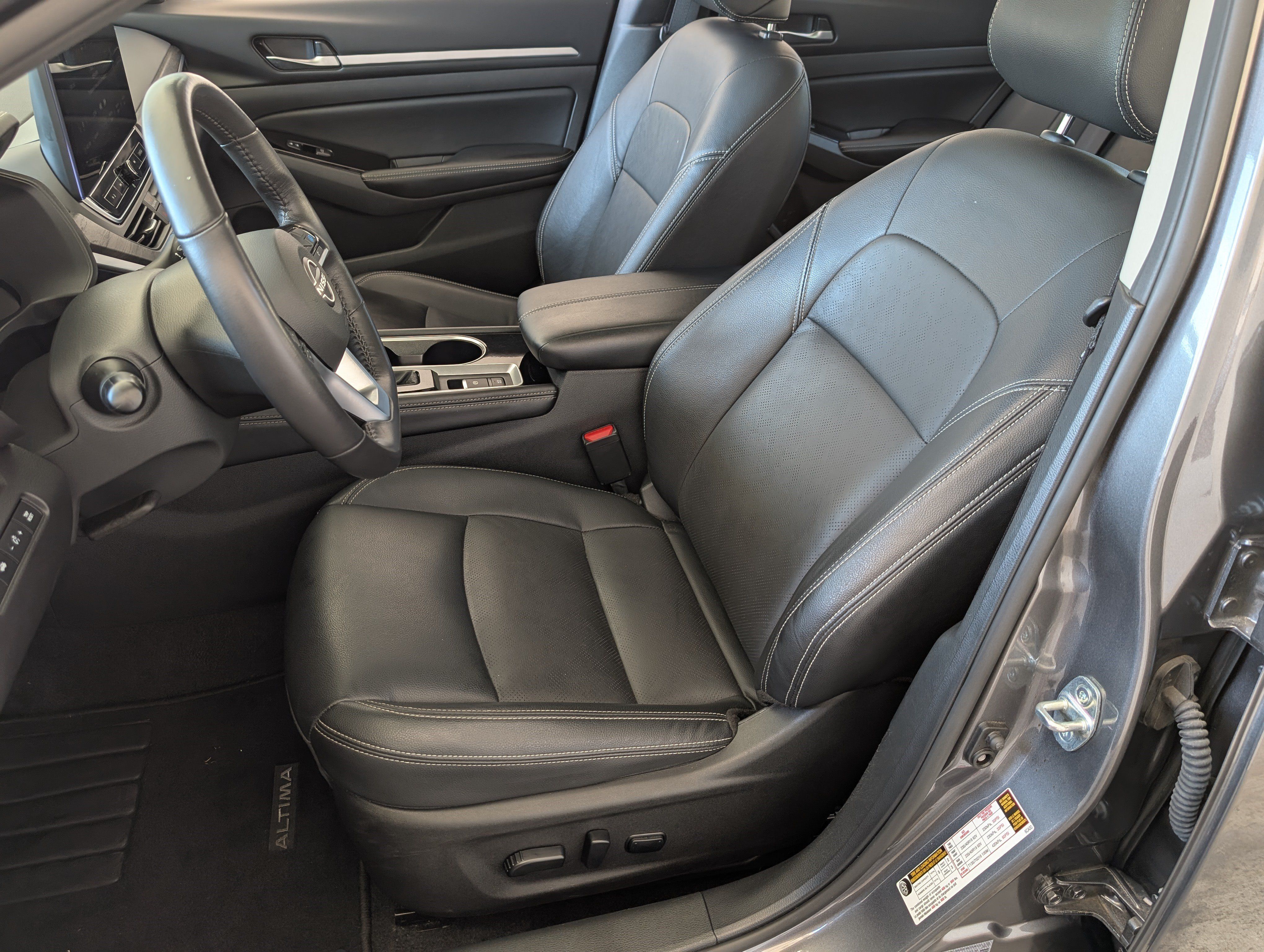 Used 2025 Nissan Altima 2.5 SL FWD image 17