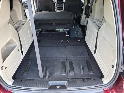 Used 2018 Dodge Grand Caravan SE w/ UConnect Hands-Free Group image 14
