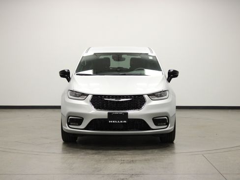 New 2026 Chrysler Pacifica Select AWD/4WD image 3