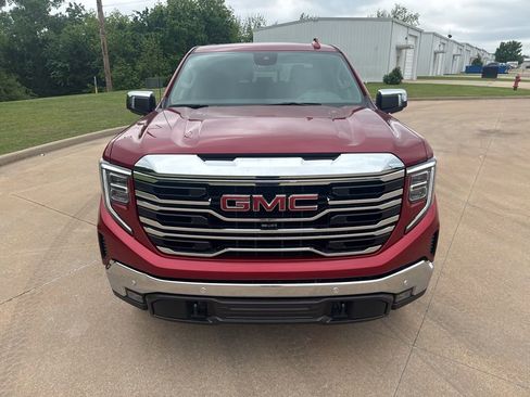 Used 2024 GMC Sierra 1500 SLT w/ SLT Premium Plus Package AWD/4WD image 6