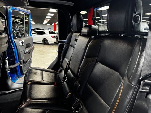 Used 2023 Jeep Gladiator Mojave w/ Cold Weather Group image 40
