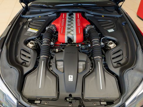 Used 2017 Ferrari GTC4Lusso AWD/4WD image 28