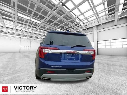 Used 2023 GMC Acadia SLE w/ Driver Convenience Package image 4