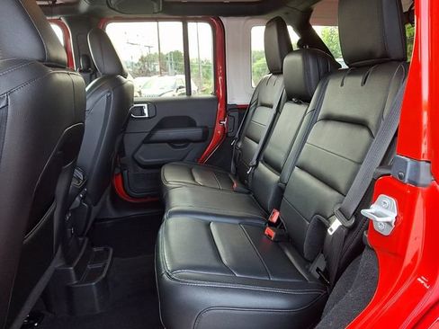 Used 2019 Jeep Wrangler Unlimited Sahara AWD/4WD image 11