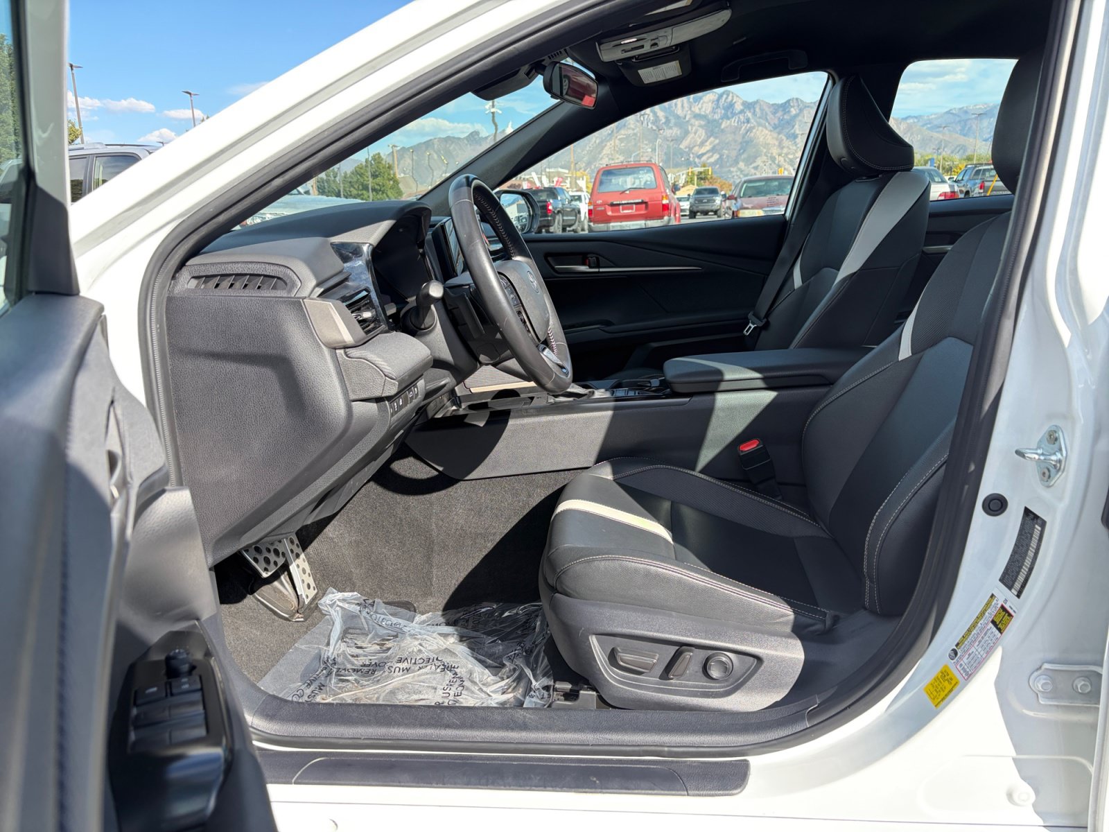 Certified 2025 Toyota Camry SE FWD image 11