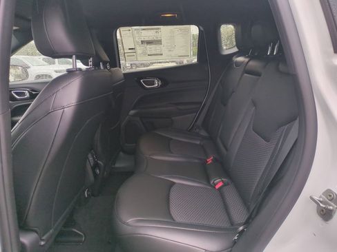 New 2026 Jeep Compass Latitude image 14