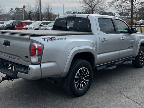 Used 2022 Toyota Tacoma TRD Sport w/ Technology Package image 8
