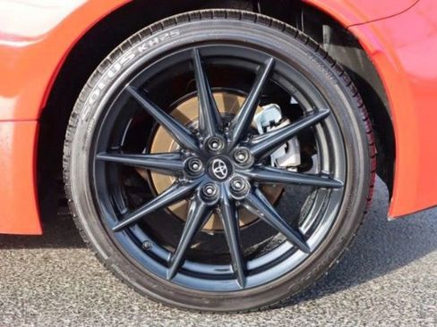 Used 2022 Toyota GR86 Premium w/ ALL Weather Mat Package (TMS) RWD image 4