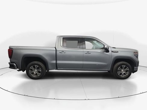 Used 2025 GMC Sierra 1500 SLT image 11