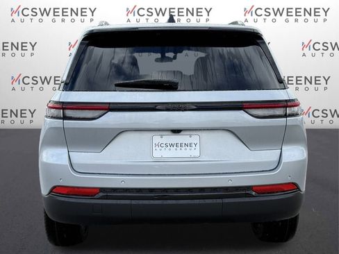 New 2025 Jeep Grand Cherokee Altitude image 4