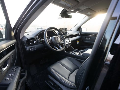 New 2025 Honda Pilot EX-L image 8