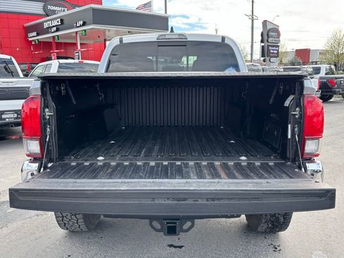 Used 2020 Toyota Tacoma SR5 AWD/4WD image 11