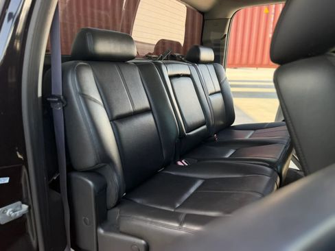 Used 2011 Chevrolet Silverado 2500 LT w/ Interior Plus Package RWD image 27