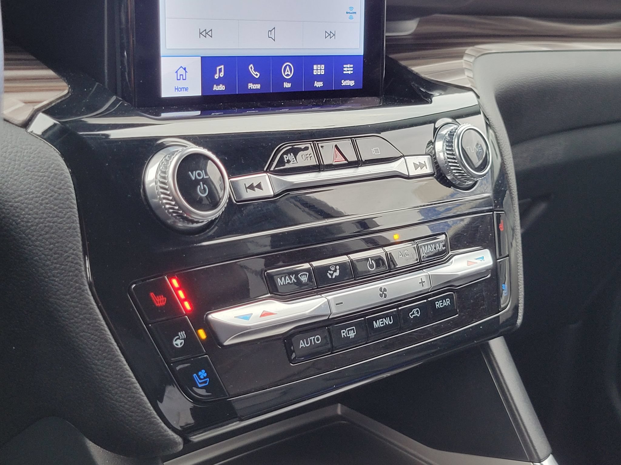 Certified 2023 Ford Explorer Limited w/ Limited Technology Package AWD/4WD image 22