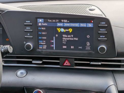 Used 2021 Hyundai Elantra SEL FWD image 19