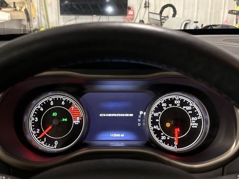 Used 2018 Jeep Cherokee Limited image 34