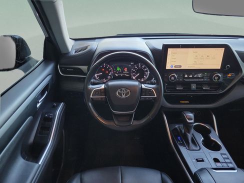 Certified 2023 Toyota Highlander XLE image 19