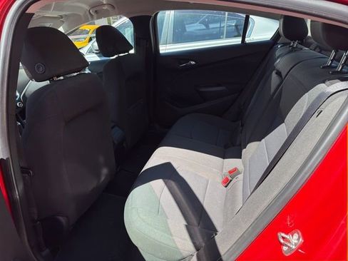 Used 2018 Chevrolet Cruze LT w/ Convenience Package FWD image 10