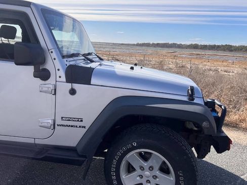 Used 2010 Jeep Wrangler Sport image 2