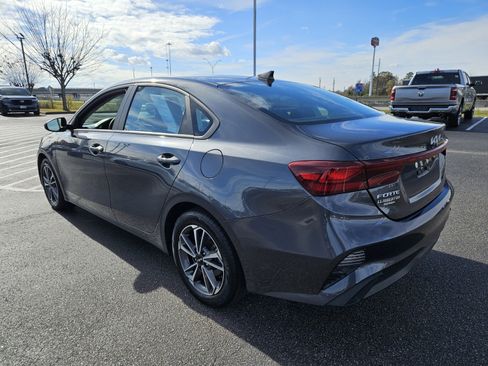 Used 2023 Kia Forte LXS image 5