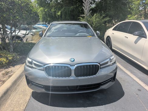 Used 2023 BMW 530e w/ Premium Package RWD image 2