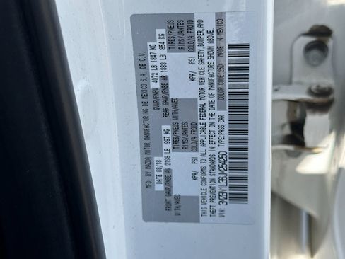 Used 2018 MAZDA MAZDA3 Touring FWD image 30