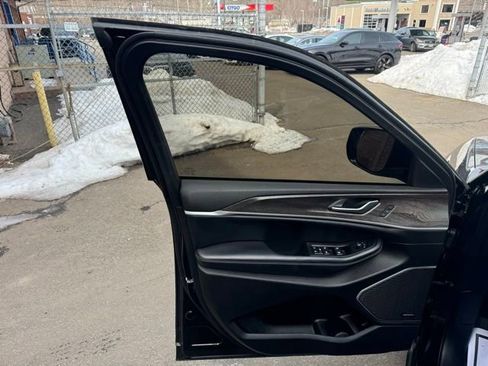 Used 2023 Jeep Grand Cherokee 4WD 4xe image 11