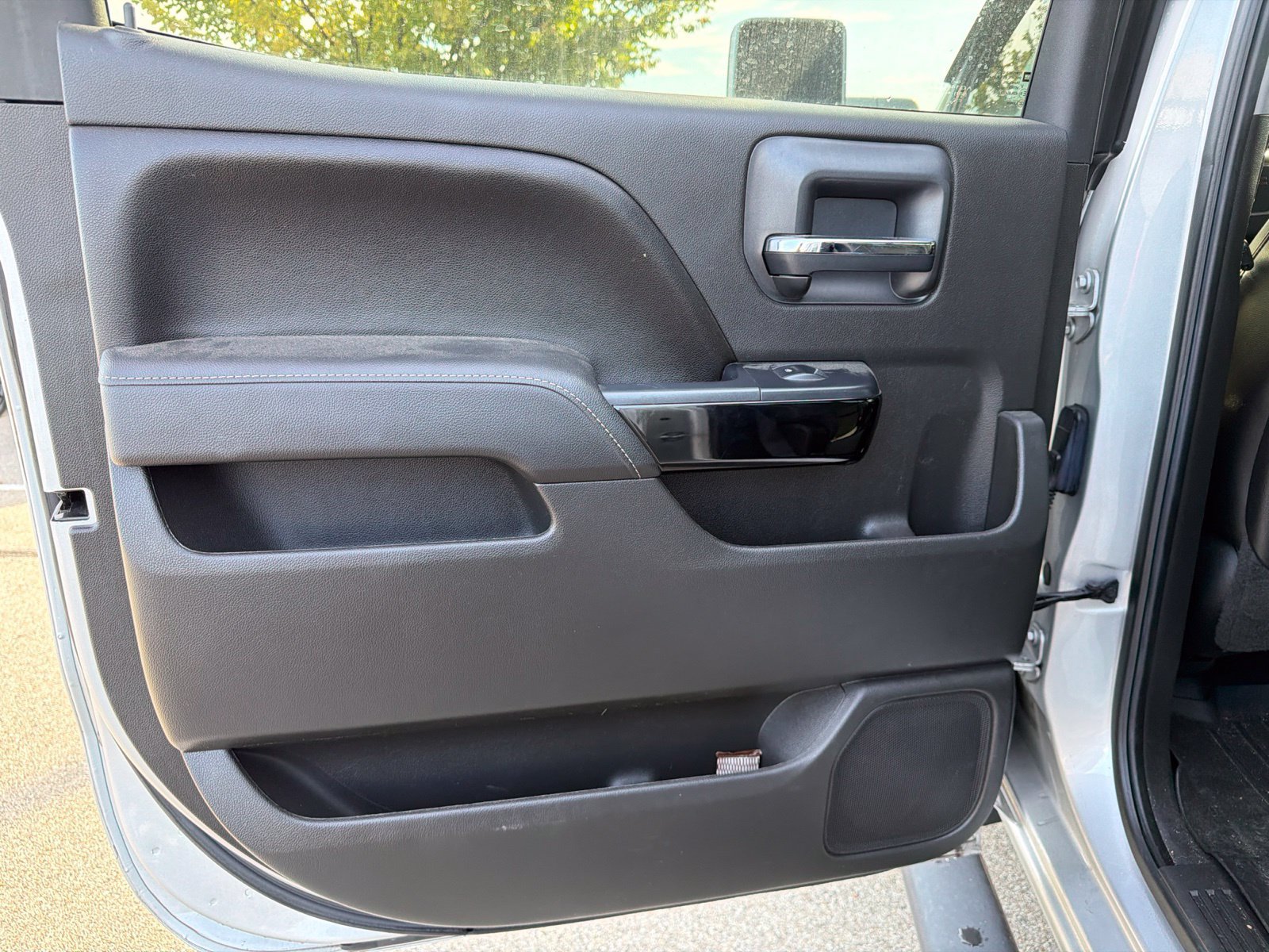 Used 2015 GMC Sierra 1500 SLT w/ SLT Crew Cab Value Package AWD/4WD image 28