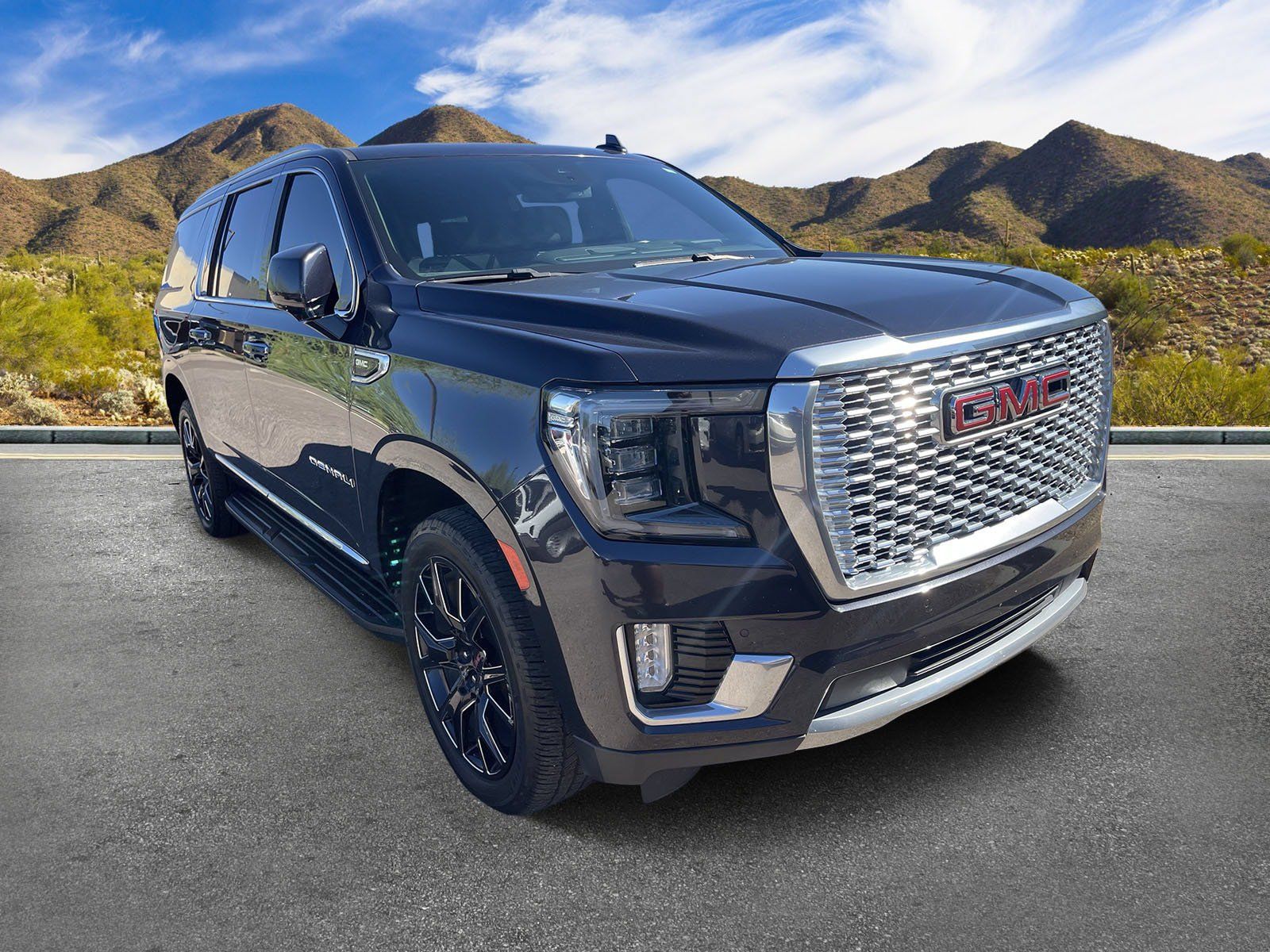 Used 2023 GMC Yukon XL Denali AWD/4WD image 3