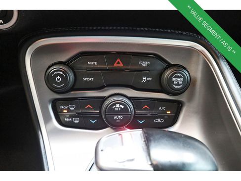 Used 2020 Dodge Challenger SXT RWD image 26