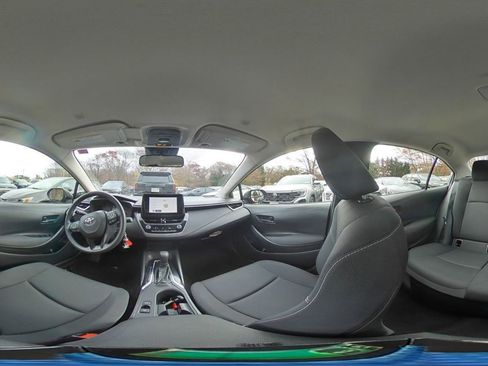 Used 2025 Toyota Corolla LE image 40