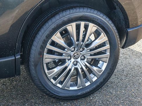 Used 2021 Toyota Venza Limited w/ Advanced Technology Package image 10