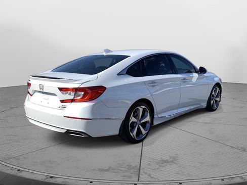 Used 2018 Honda Accord Touring image 3