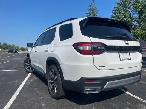 Used 2024 Honda Pilot Touring image 8