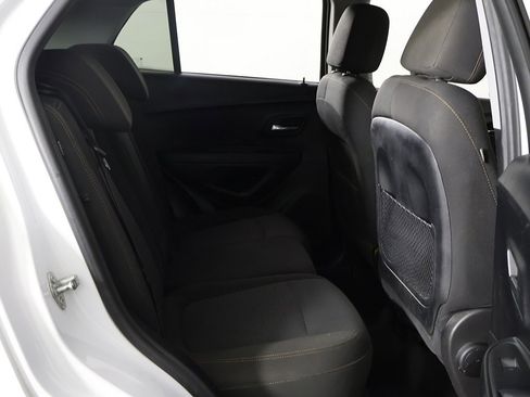 Used 2020 Chevrolet Trax LT image 24