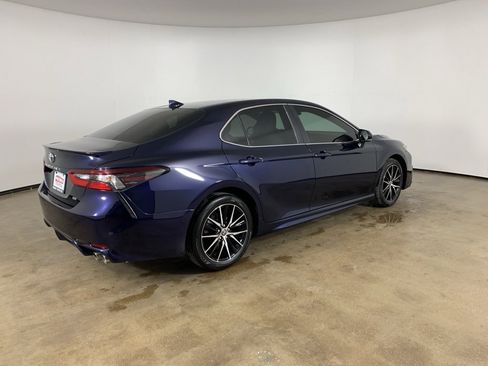Used 2022 Toyota Camry SE image 8
