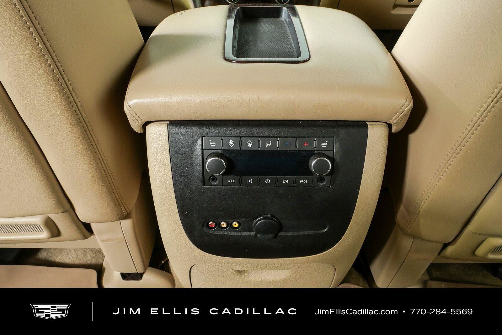 Used 2014 GMC Yukon XL Denali RWD image 16