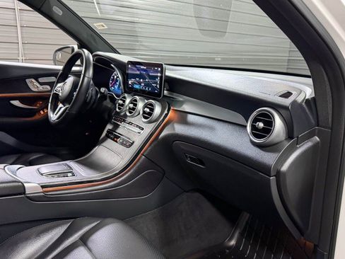 Used 2022 Mercedes-Benz GLC 300 300 4MATIC AWD SUV image 15