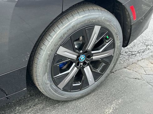 Used 2025 BMW iX xDrive50 w/ Premium Package image 17