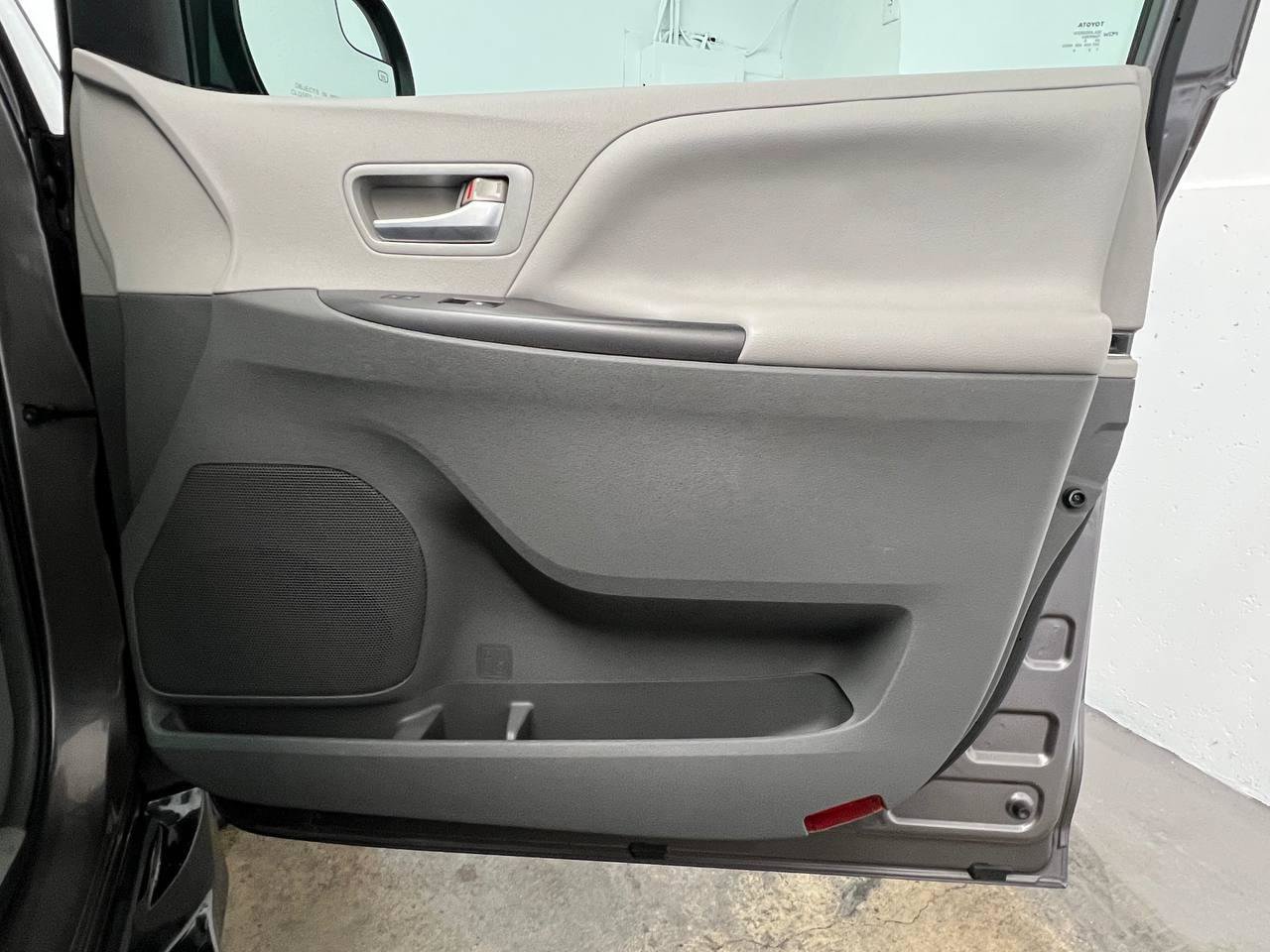 Used 2015 Toyota Sienna LE FWD image 13