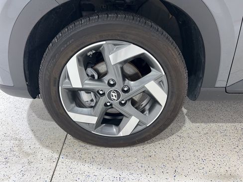 Used 2024 Hyundai Venue SEL image 30