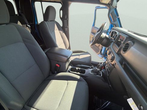 Used 2021 Jeep Gladiator Sport AWD/4WD image 16
