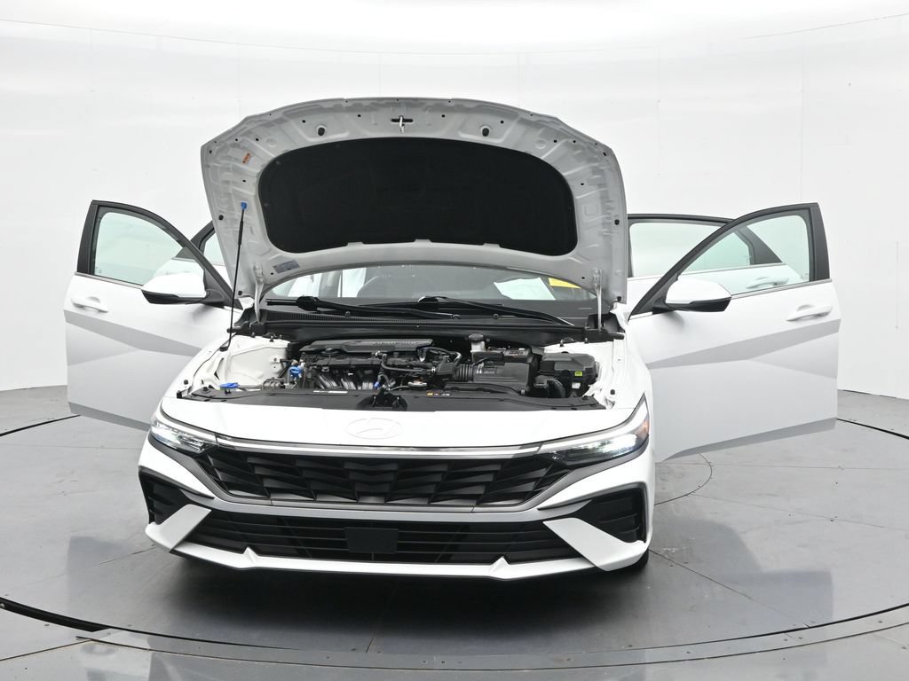 Used 2025 Hyundai Elantra Limited FWD image 40
