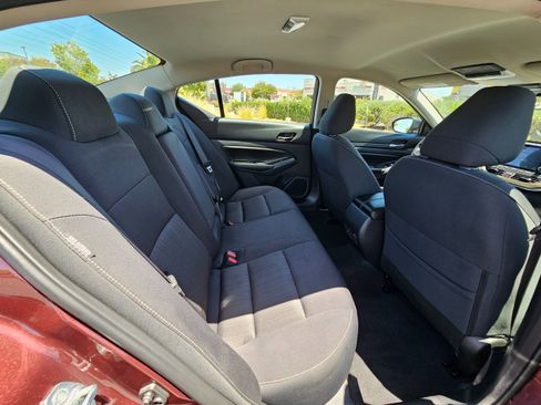Used 2025 Nissan Altima 2.5 SV FWD image 27