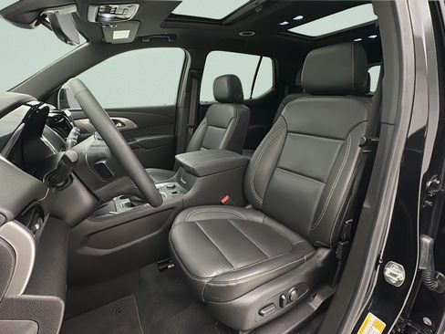 Used 2023 Chevrolet Traverse LT w/ LT Premium Package AWD/4WD image 14