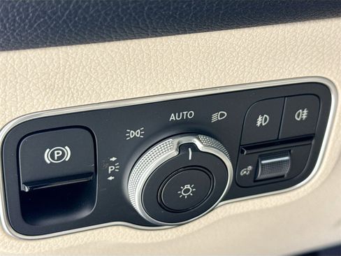 New 2025 Mercedes-Benz GLB 250 4MATIC image 11