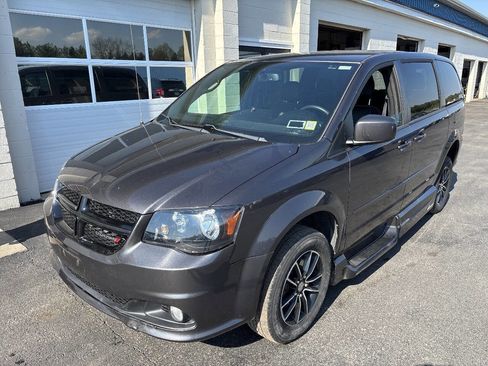 Used 2015 Dodge Grand Caravan SXT FWD image 3