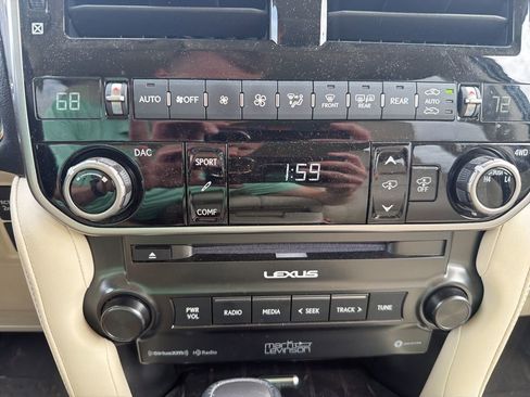 Used 2022 Lexus GX 460 Luxury w/ Sport Design Package AWD/4WD image 21