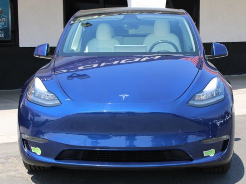 Used 2022 Tesla Model Y Long Range AWD/4WD image 2
